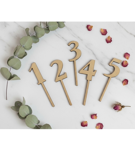 Топер с цифра