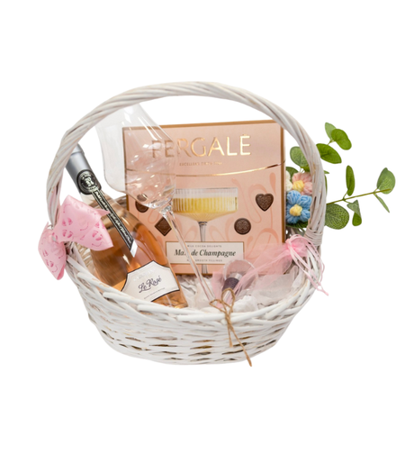 Подаръчна кошница “Розе за нея”