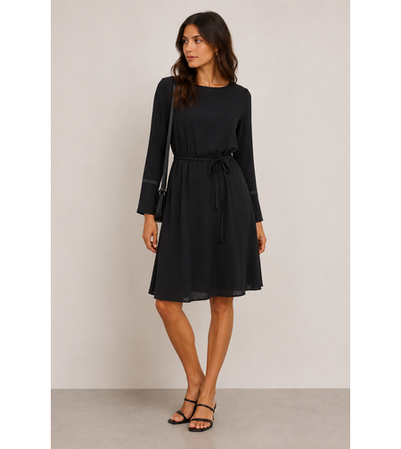 Vero Moda Черна рокля с колан • M