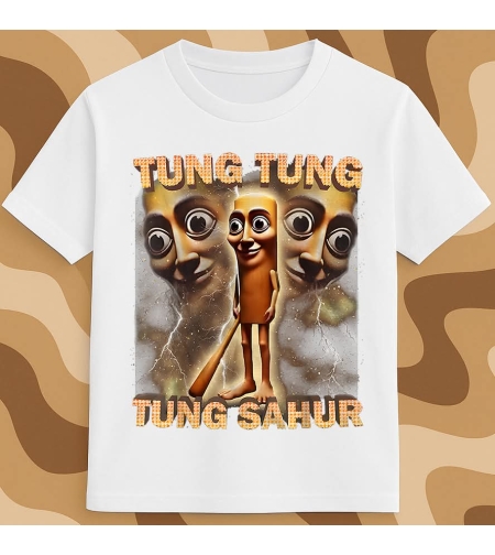 Бяла детска тениска със щампа „TUNG TUNG“, изглед отпред.