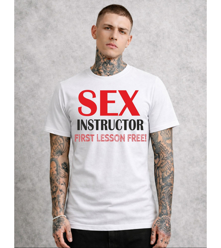 Модерен модел с креативна щампа