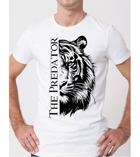 бяла тениска с текст  отпред the predator и снимка на лъв във черен цвят.