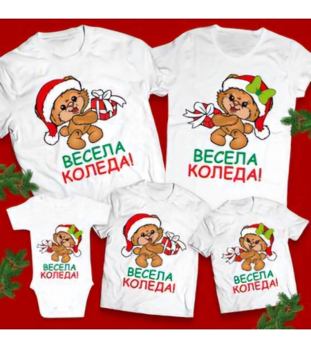 Коледни тениски за цялото семейство – мама, татко и деца в еднакви червени тениски.