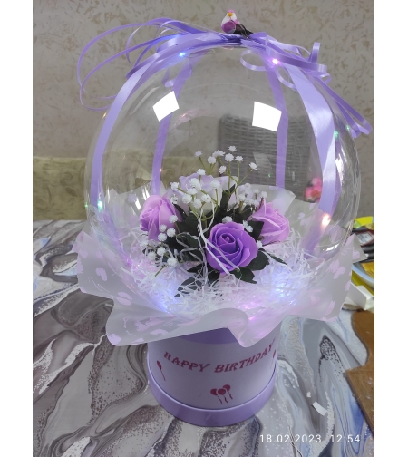 Балон за рожден ден с подаръчна кутия, и сапунени рози.