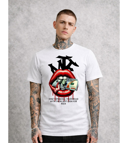 Тениска с минималистично излъчване