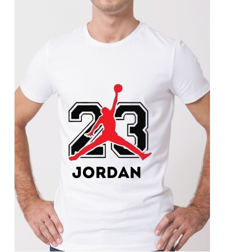 тениска с емблемачния номер 23 на Джордан.