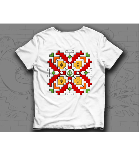 Бяла тениска с традиционна българска шевица.