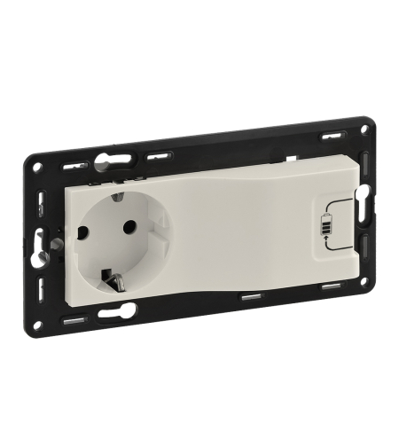 Legrand Комбиниран контакт 2P+E/USB 1500mA Valena life крем