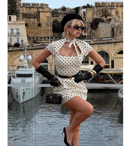 “Paris Chic” white - Елегантна рокля на точки с връзка