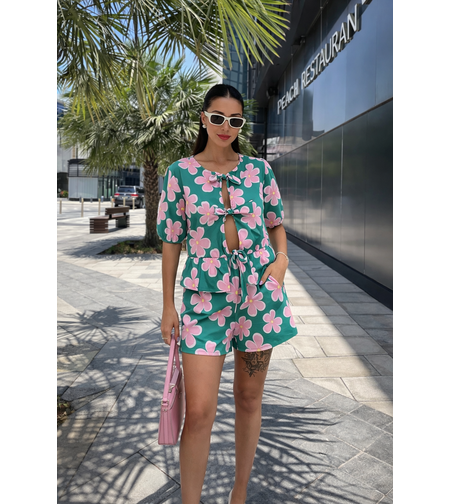 Сет от панталонки и блузка с връзки на цветя