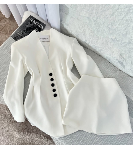 Luxe Enigma  White - издължено сако с къса пола