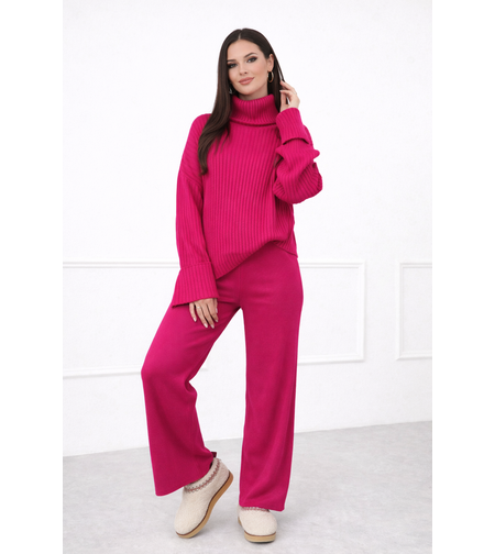 Асиметричен пуловер с висока яка и широк панталон