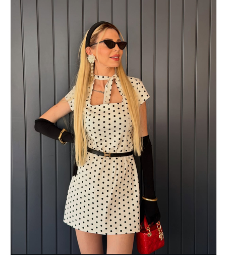 “Paris Chic” white - Елегантна рокля на точки с връзка