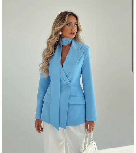 Azure Grace – елегантен светлосин блейзър