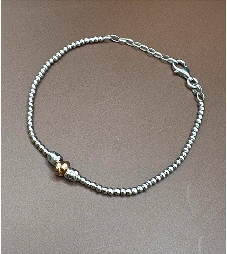 Сребърна гривна на топчета