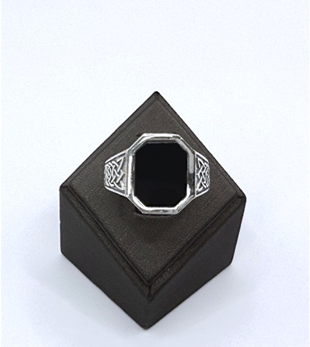 Сребърен пръстен с оникс