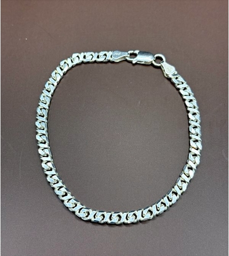 Сребърна гривна с елементи осмици