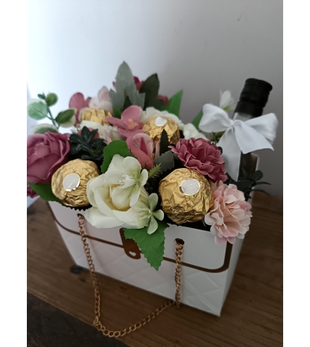 Чантичка с цветя