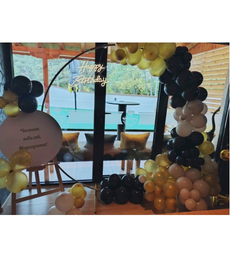 Арка с балони и статив - златно и черно