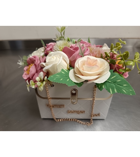 Чантичка с цветя