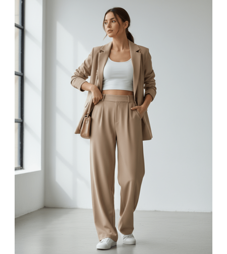 Елегантен бежов костюм