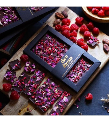 ШОКОЛАД С ЛИСТЕНЦА ОТ БЪЛГАРСКА РОЗА И МАЛИНА