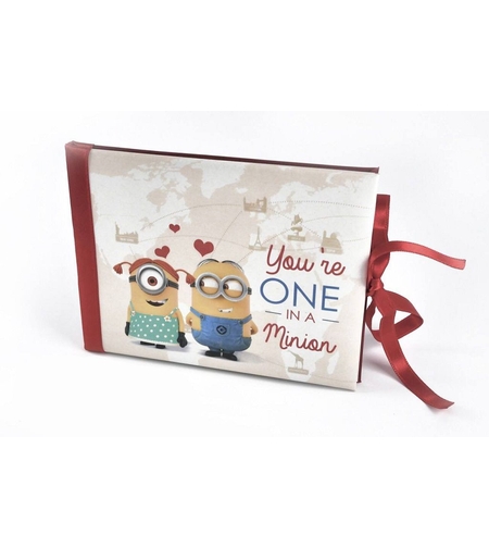 Луксозна картичка - Влюбените миньони