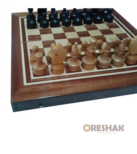 Комплект шах и табла с естествен фурнир махагон и бук 34 на 34 см