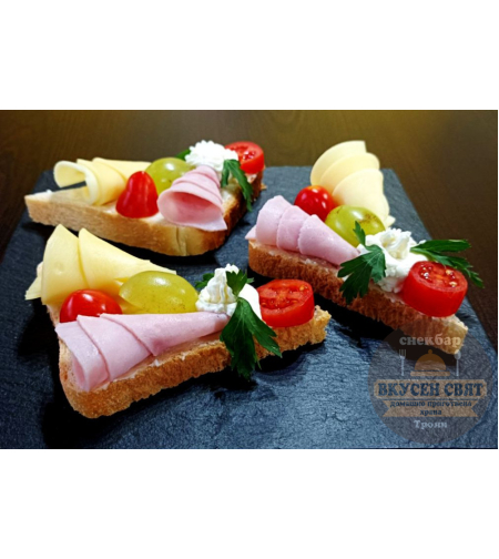 Брускети с шунка и грозде