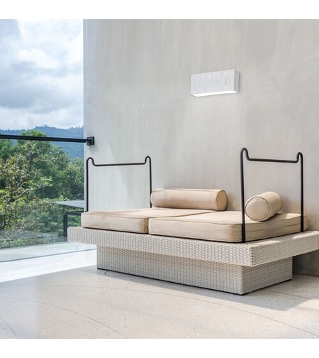 Минималистичен бял LED аплик Maribor 12W – стилно фасадно осветление с естествена светлина