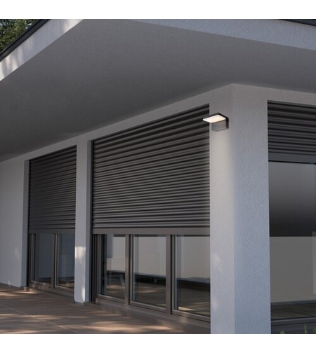 Модерен черен LED аплик Zaragoza 10W – стилно вертикално външно осветление с естествена светлина