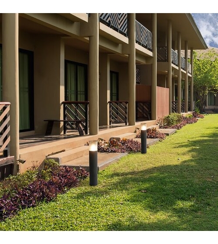 Елегантен градински стълб Teplice E27 – модерно външно осветление с IP44 защита и кафяв прозиращ абажур