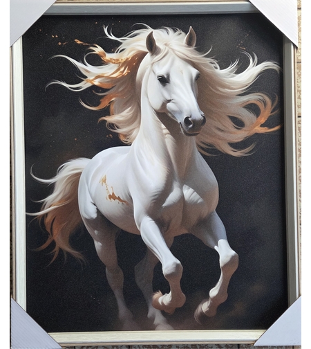 Бял жребец  – картина на кон, символ на сила, свобода и енергия