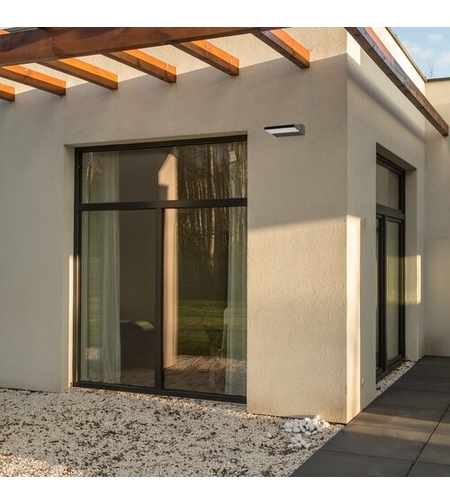 Модерен външен LED аплик Senica 13W – стилно и мощно фасадно осветление