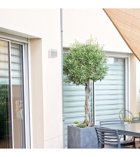 Модерен бял LED аплик Balimo 12W – стилно фасадно осветление с естествена светлина