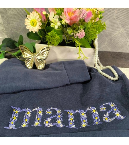 Суичър с бродерия 