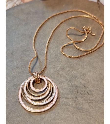 Колие с медальон