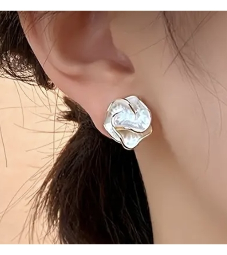 Дамски обици