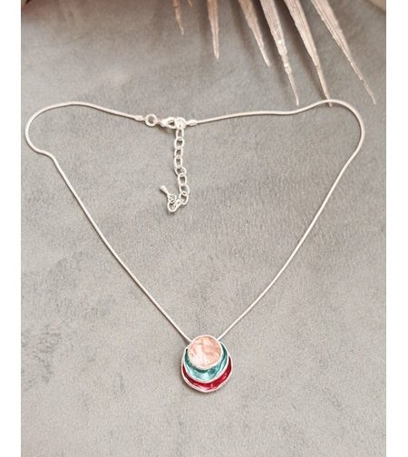 Дамски колиета с малък медальон