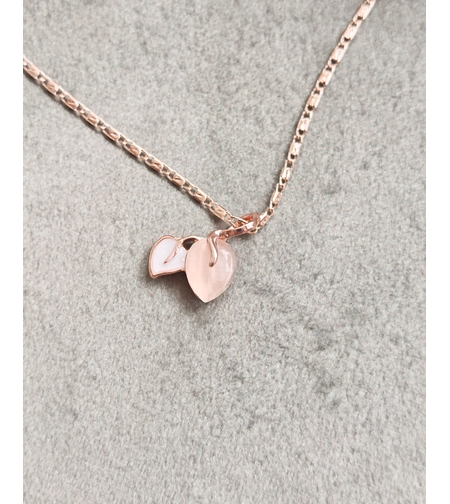 колие с малък медальон