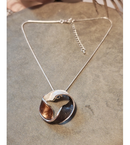 Колие с медальон