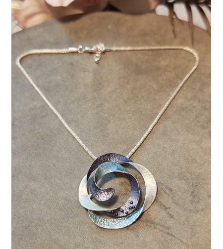 Колие с медальон