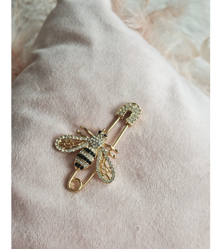 Брошка бръмбар с камъни