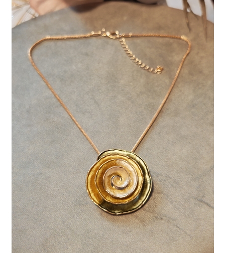 Колие с медальон