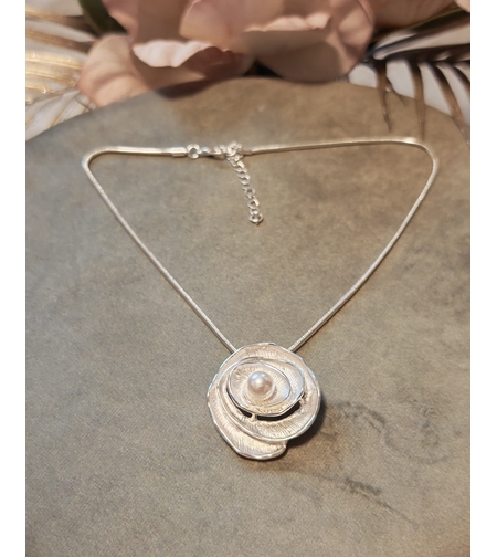 Колие с медальон