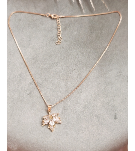 Дамски колиета с малък медальон