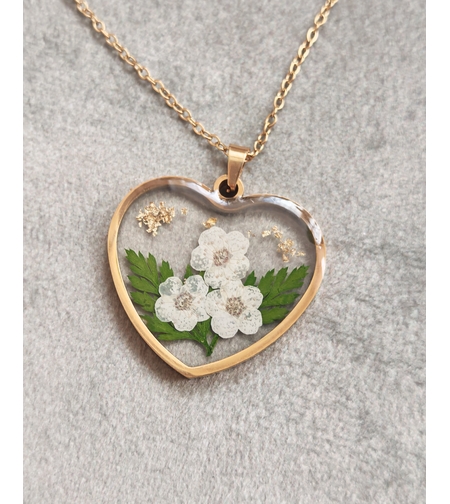 Дамски колиета с малък медальон