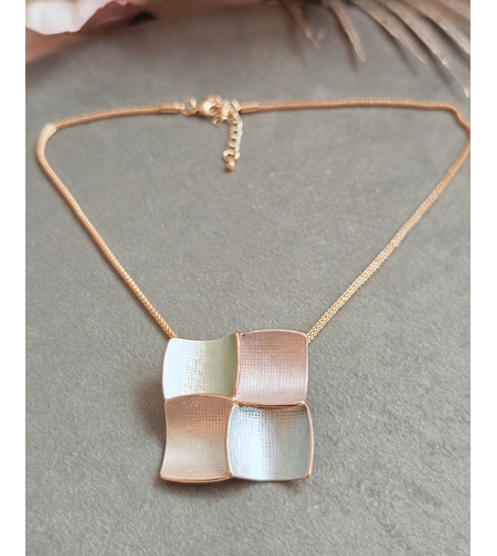 Колие с медальон