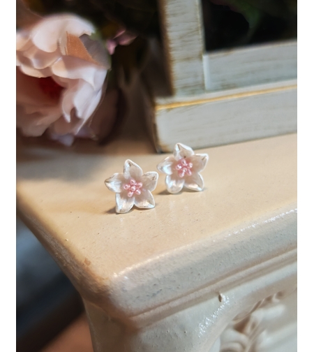 Дамски обици