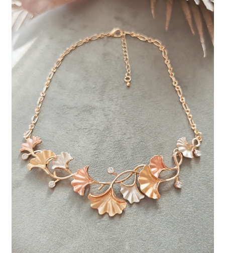 Дамска колиета